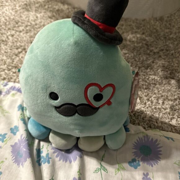 Squishmallows Other - Squishmallow 8 inch Eiko The Octopus w/ Top Hat & Heart New With Tags